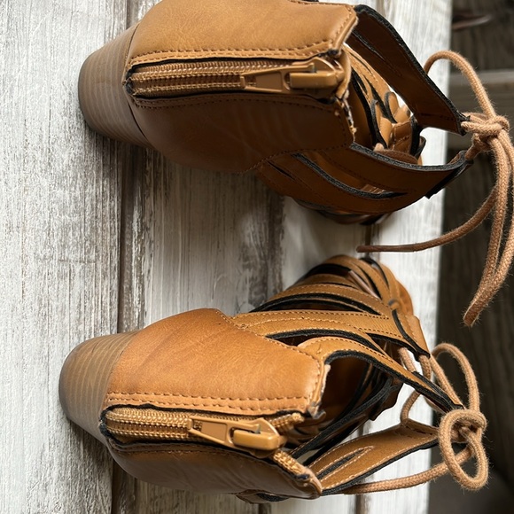 BRASH Brand Gladiator Sandals Tan Size 8 - Picture 3 of 8